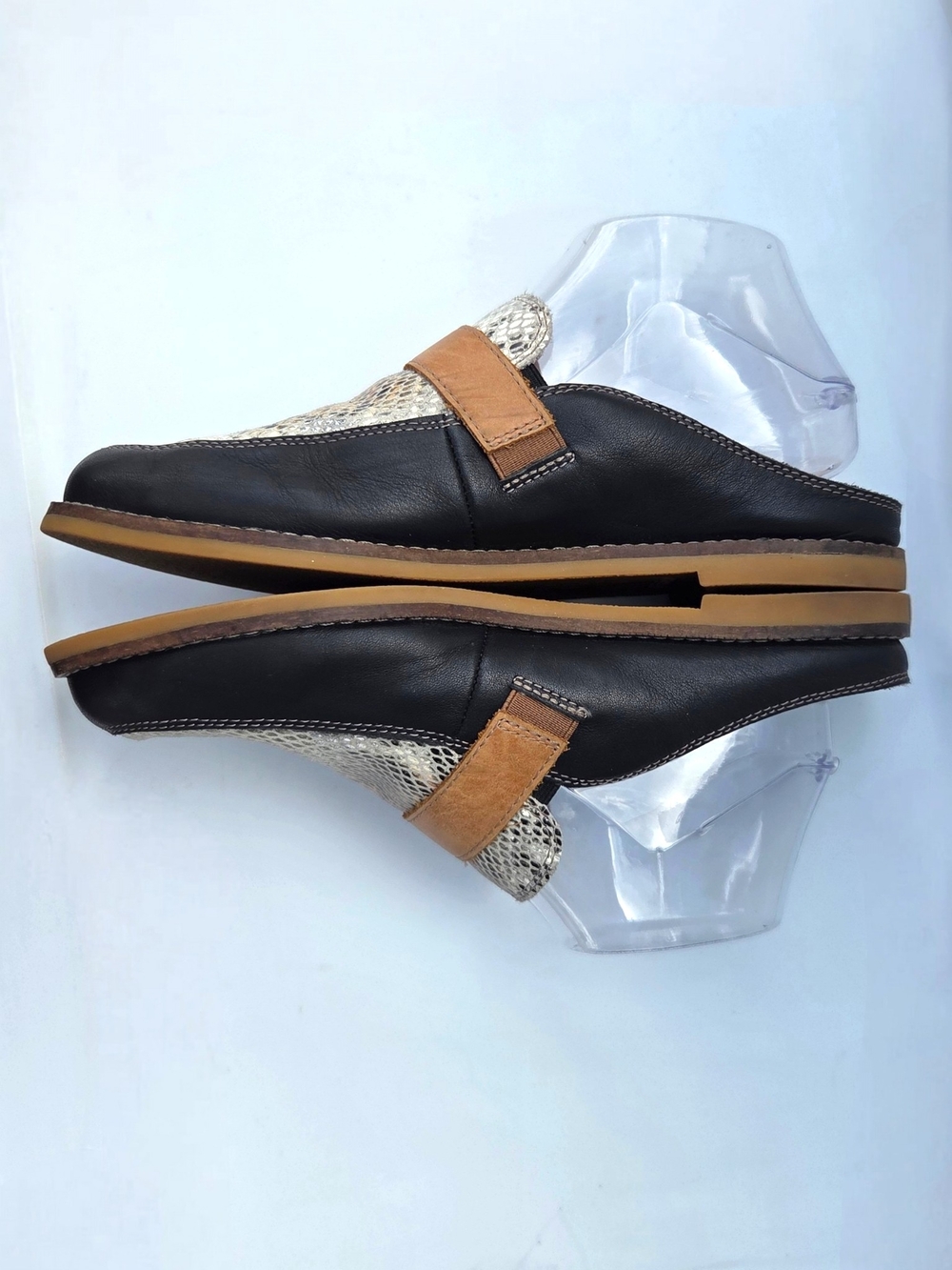 Taos Footwear Royal ROY-14015 Leather Snakeskin Embossed Mules Shoes Black Sz 9 - Picture 8 of 13